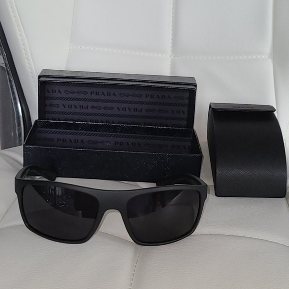 Prada sunglasses - Picture 4 of 4